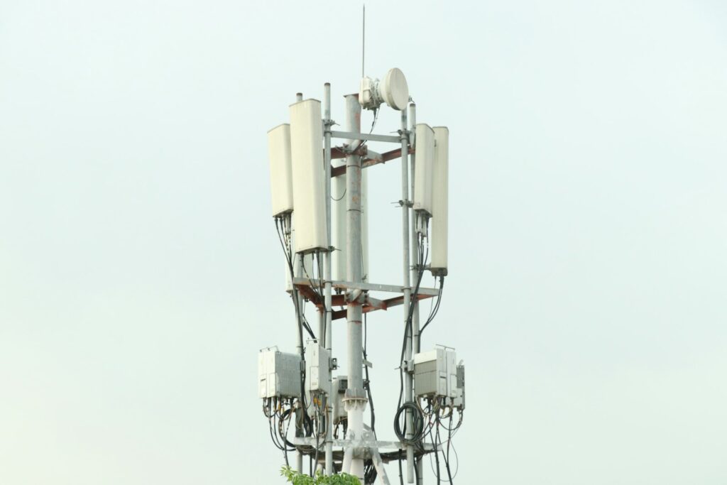 Telecommunications tower with panel antennas