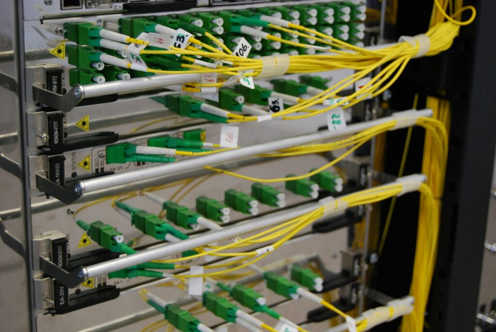 Network rack with fiber optic cables and connector modules